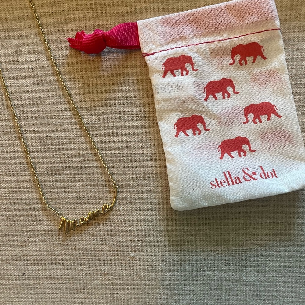 Stella & Dot like new without tags “Mama” Necklace